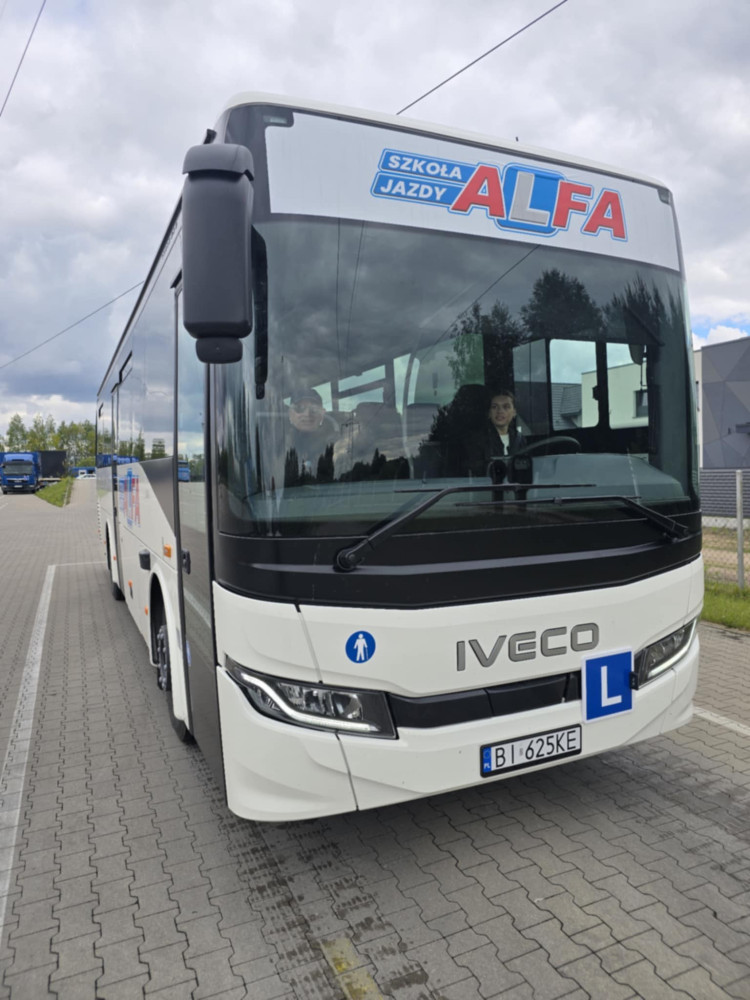 Pojazd szkoleniowy i egzaminacyjny IVECO rocznik 2025 Automatyczna skrzynia biegów